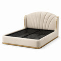 Cama doble de terciopelo beige con estructura de metal y detalles dorados